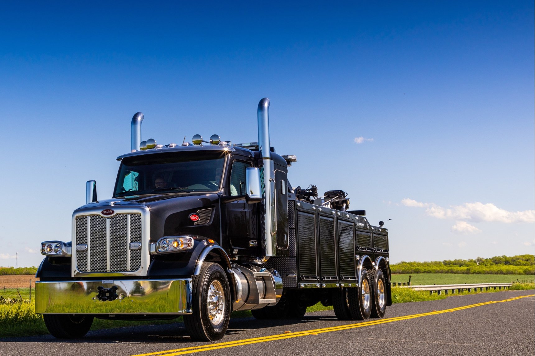Jerr-Dan heavy duty wrecker tow truck